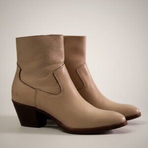 Sofft Cream Leather Ankle Boots Size 7.5M | Stacked Heel | Back Zip